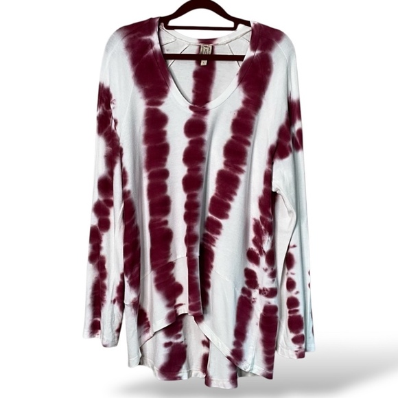 XCVI Long Sleeve Rayon Blend Knit Hi Lo Burgundy Tie Dye Print Top US Sz L - Picture 3 of 10